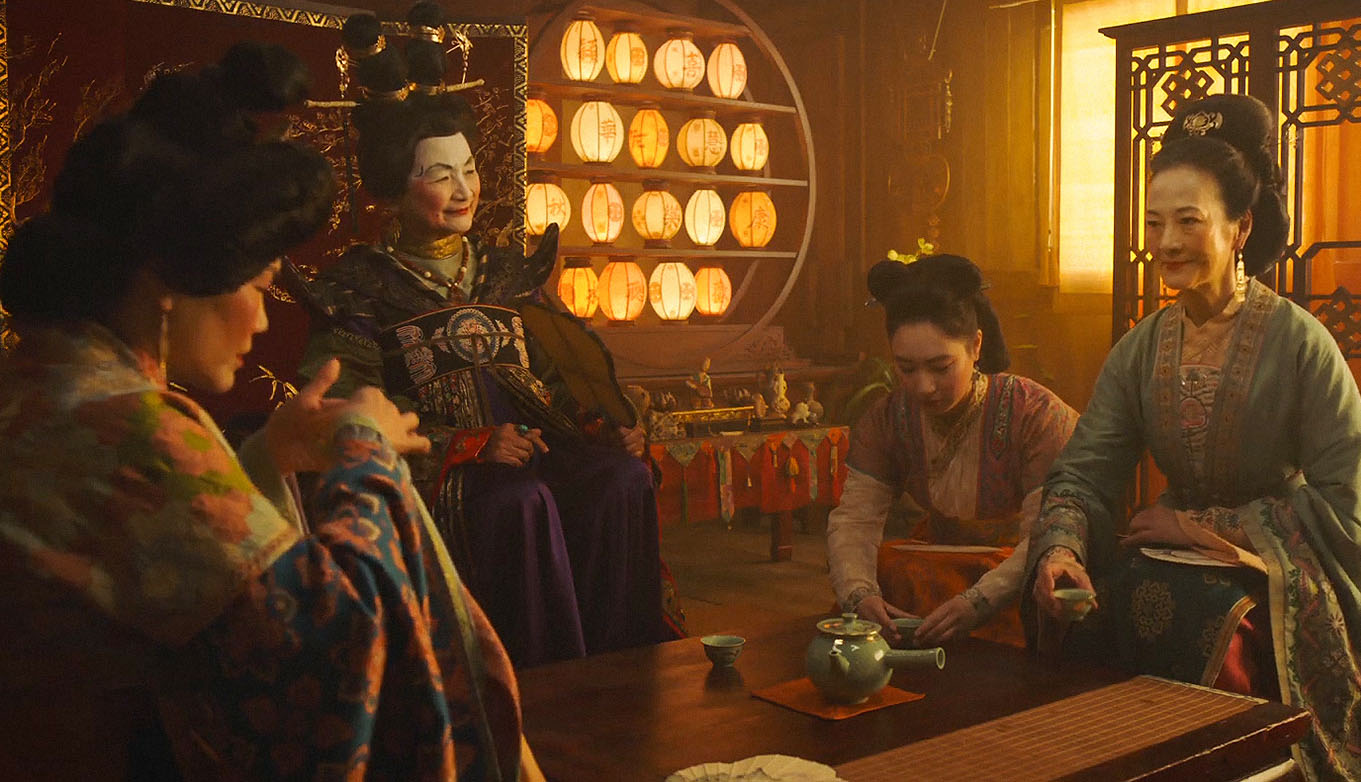 Những hình ảnh được đầu tư kỹ lưỡng nhưng vẫn mang đậm nét văn hóa Trung Hoa trong bom tấn mới của Disney. Ảnh: Disney