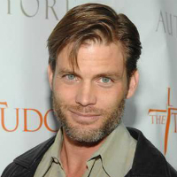 Casper Van Dien