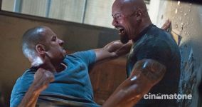 Dwayne Johnson từ chối lời mời quay trở lại thương hiệu Fast & Furious của Vin Diesel