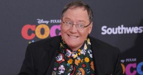 Jonh Lasseter rời khỏi Disney và Geoff Johns rời DC Entertaiment, tương lai của Pixar và Vũ trụ Siêu nhân sẽ đi về đâu?