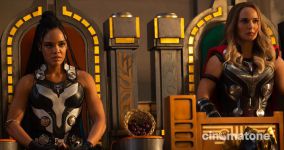 Valkyrie xuất hiện bên cạnh Jane Foster trong hình ảnh mới của Thor: Love and Thunder