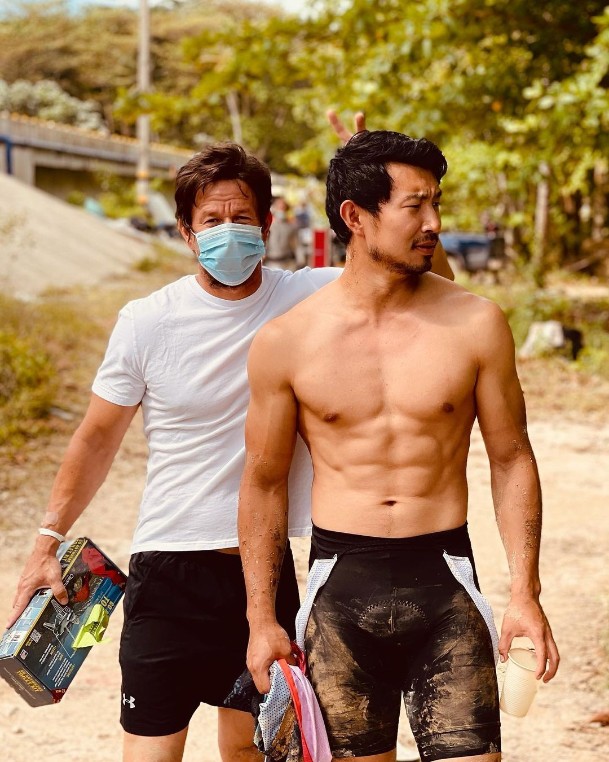 Hình ảnh hậu trường của Arthur The King. Ảnh: IG @simuliu