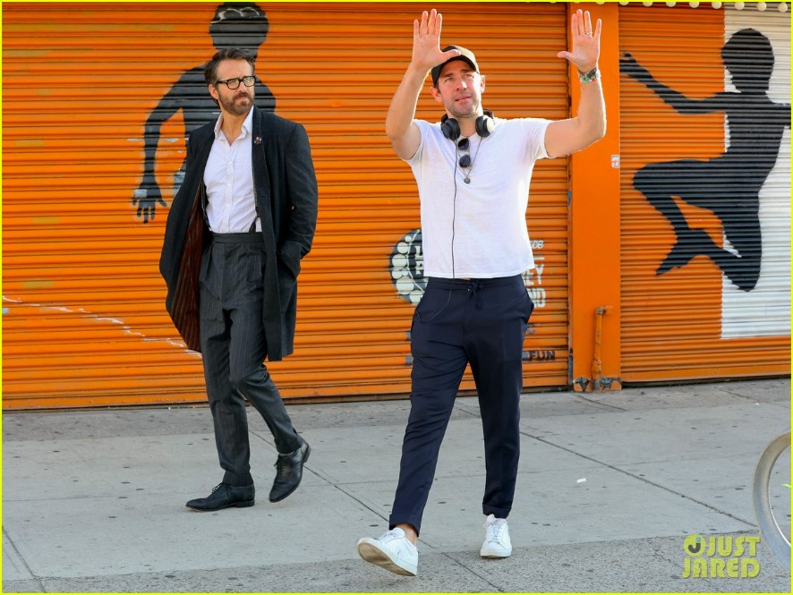 Hình ảnh John Krasinski và Ryan Reynolds trên phim trường If. Ảnh: Just Jared