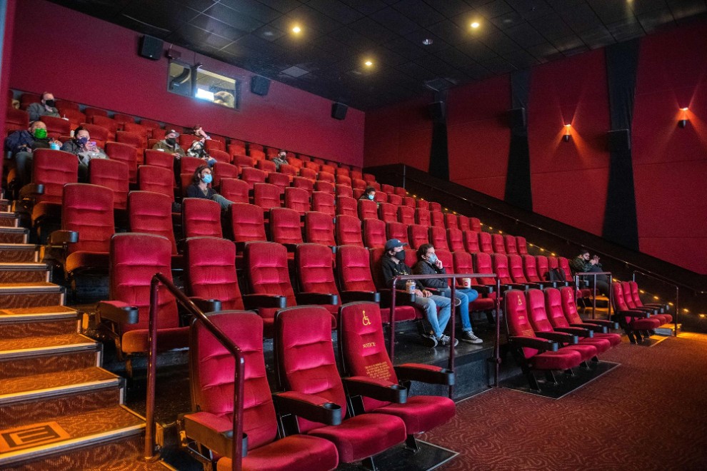 Bên trong một rạp chiếu của AMC Theaters. Ảnh: CNN