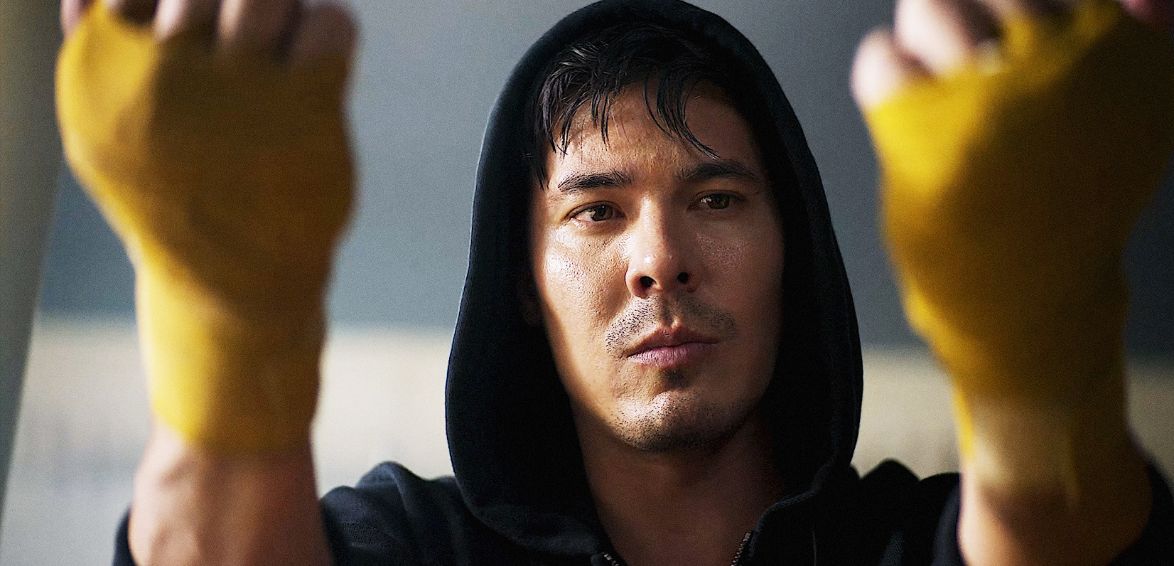 Nam diễn viên Lewis Tan trong vai trò chính Cole Young của Mortal Kombat (2021)
