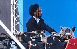 Tessa Thompson trở lại trong tạo hình mới, nhân vật được báo cáo là người lưỡng tính trong Thor 4. Ảnh: Twitter/@lovethunders