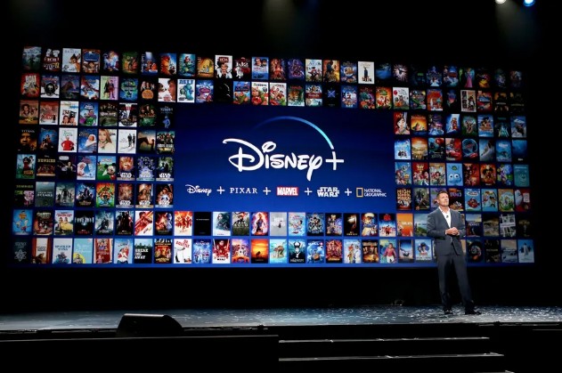 Nền tảng Disney+ ra mắt ngay trước thời điểm dịch bệnh COVID-19 tấn công rạp chiếu phim toàn cầu, thổi bùng lên cuộc tranh luận gay gắt về tương lai của hình thức chiếu phim truyền thống. Ảnh: Jesse Grant/Getty Images
