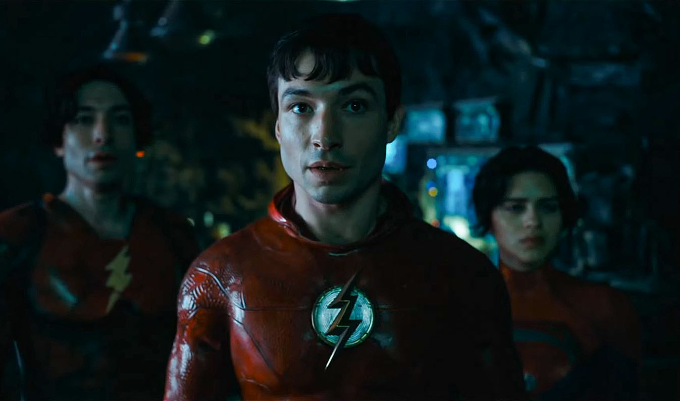 Supergirl xuất hiện thoáng qua trong teaser trailer của The Flash